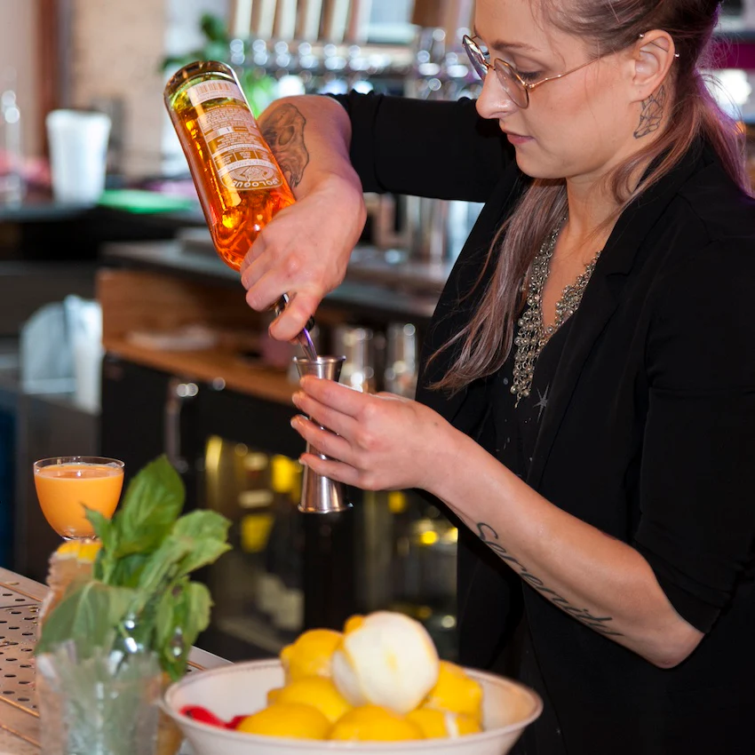 Apologue Saffron Liqueur - Image 3